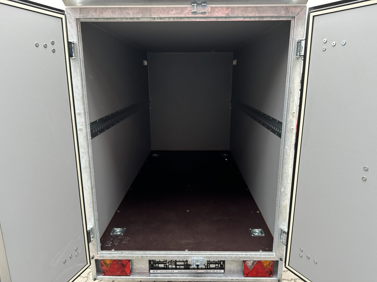 Anhänger Furgon Box 2512/2 zu deux essieux mit DMC 750 kg