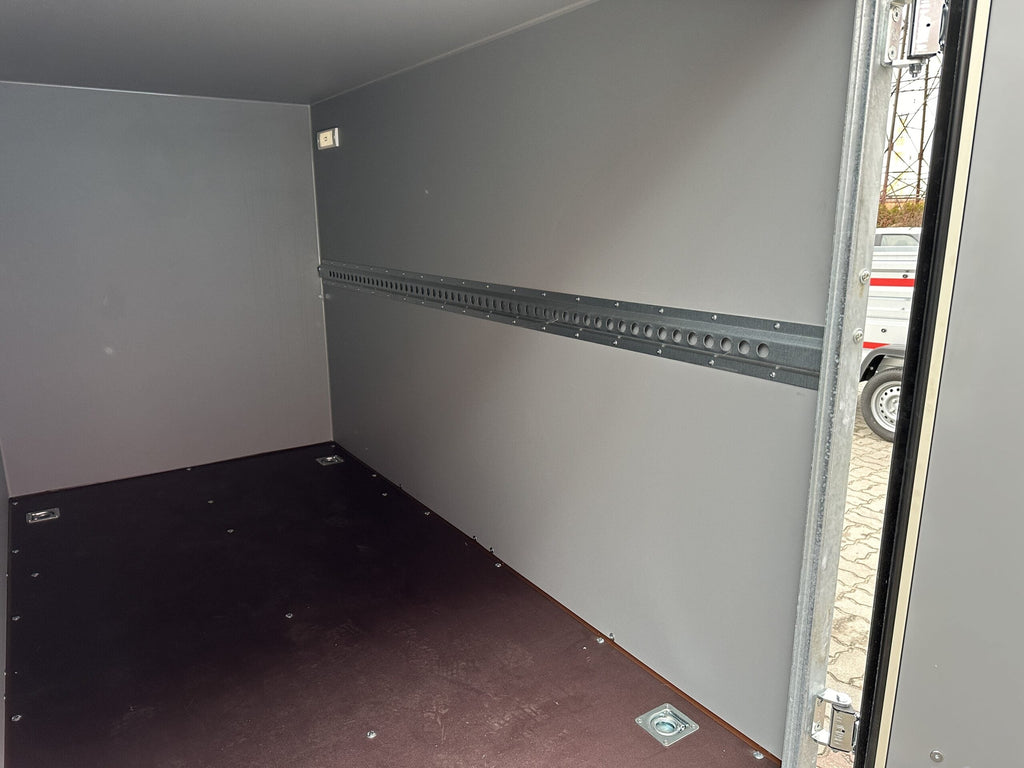 Anhänger Furgon Box 2512/2 zu deux essieux mit DMC 750 kg