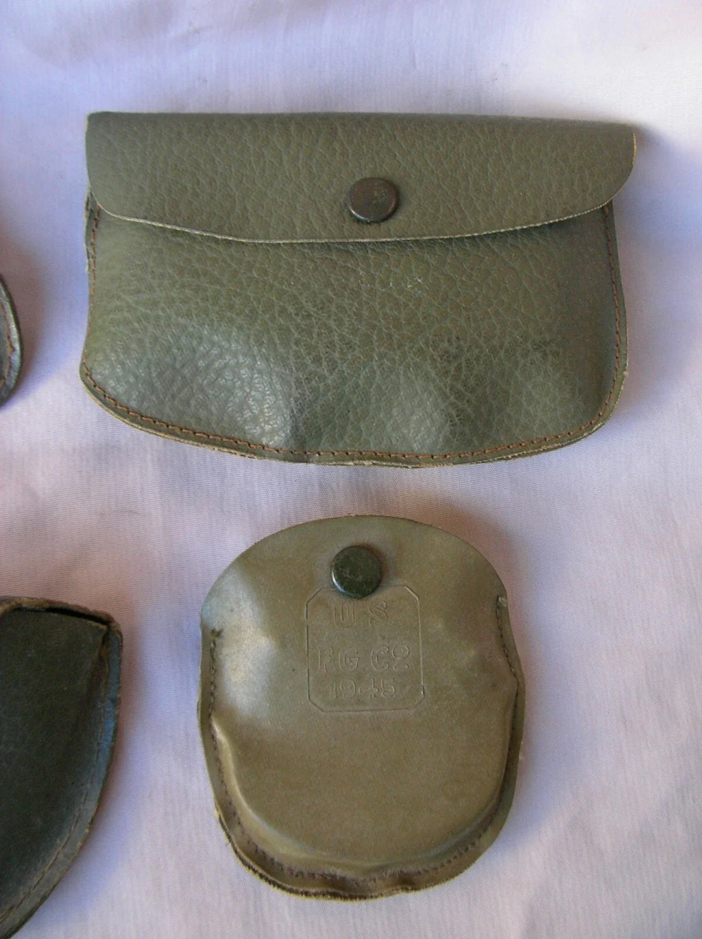 Zweiter Weltkrieg – 4er-Set amerikanischer Militärsonnenbrillen mit Etuis (1944–1945)