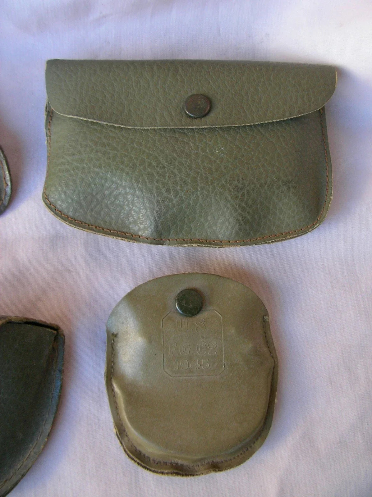 Zweiter Weltkrieg – 4er-Set amerikanischer Militärsonnenbrillen mit Etuis (1944–1945)