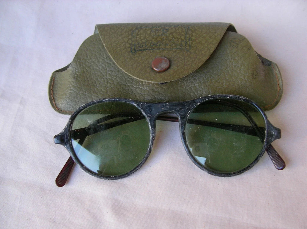 Zweiter Weltkrieg – 4er-Set amerikanischer Militärsonnenbrillen mit Etuis (1944–1945)
