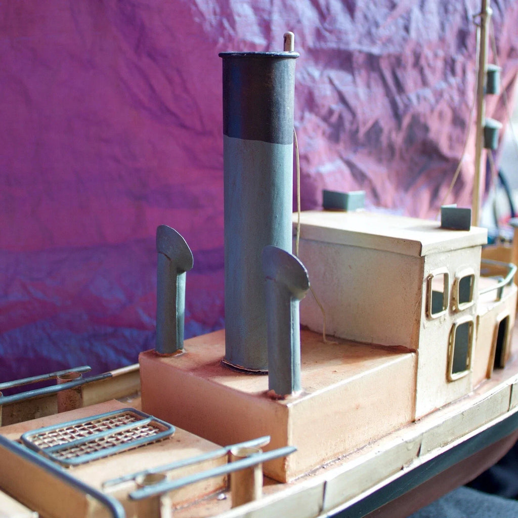 Ancien Bateau-jouet en tôle peinte années 1950