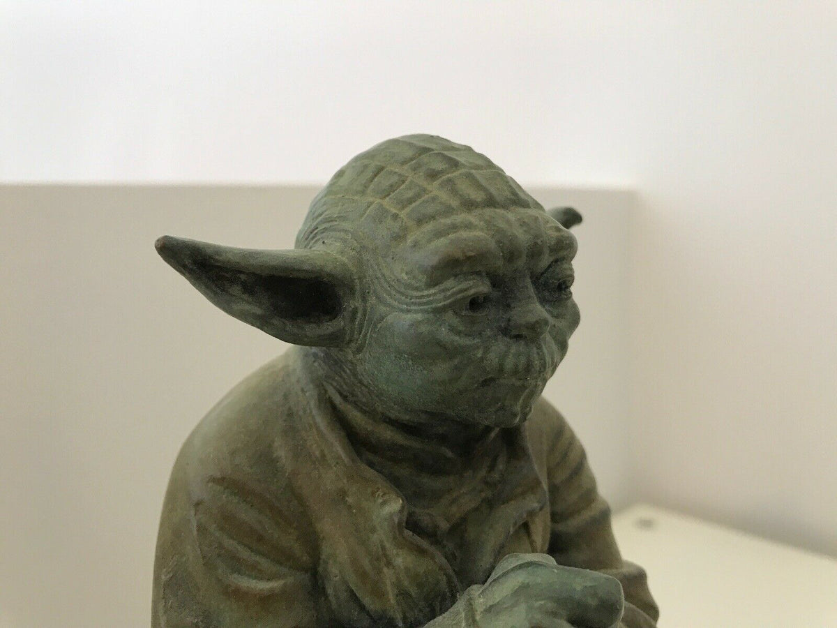 Sculpture en bronze Yoda de Star Wars