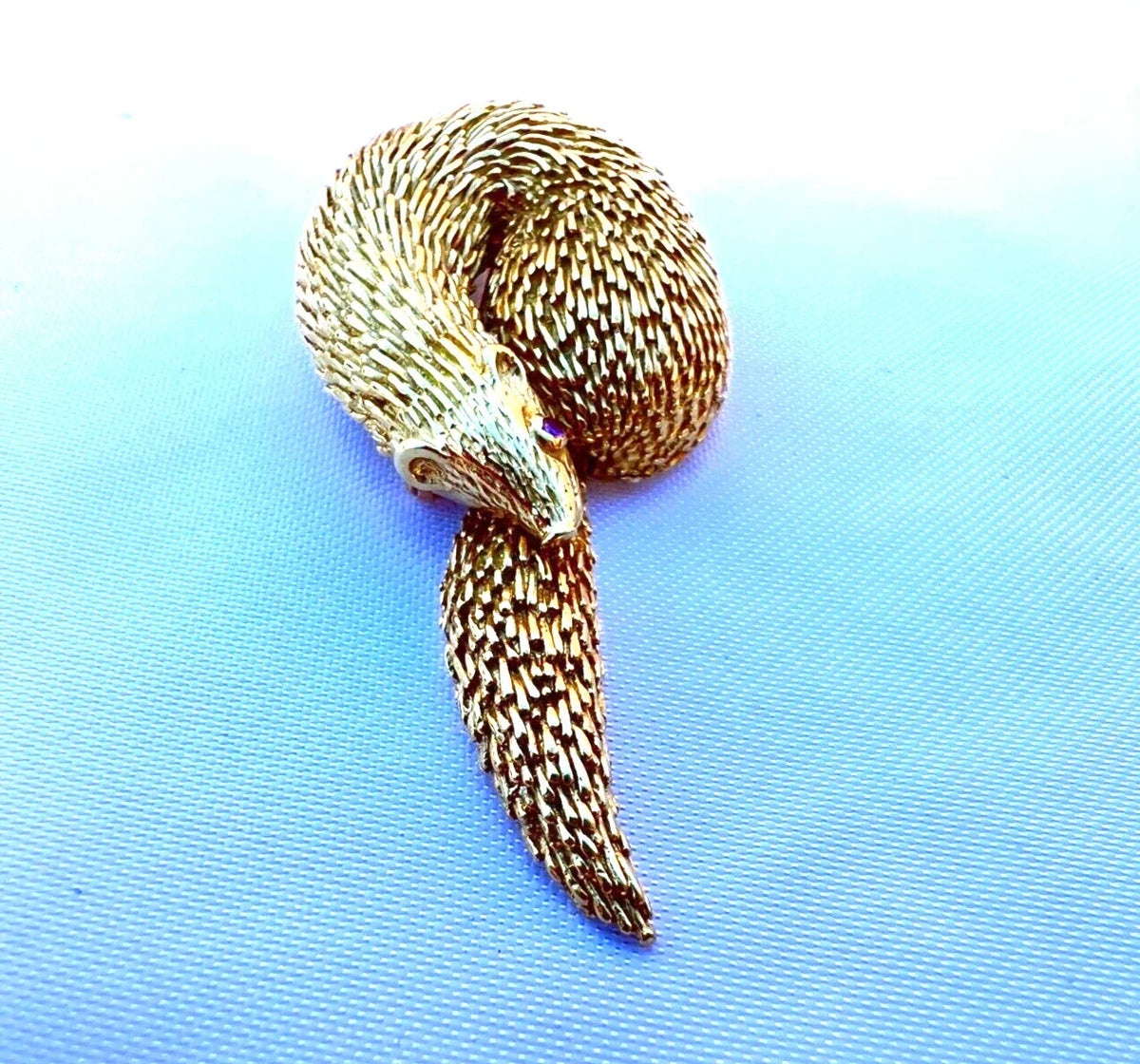 MAGNIFIQUE BROCHE FRANÇAISE EN OR 18 CARATS