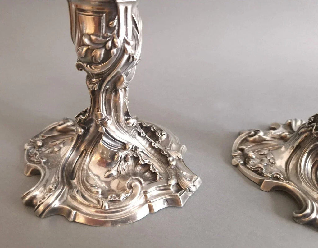 Paire de bougeoirs en argent massif