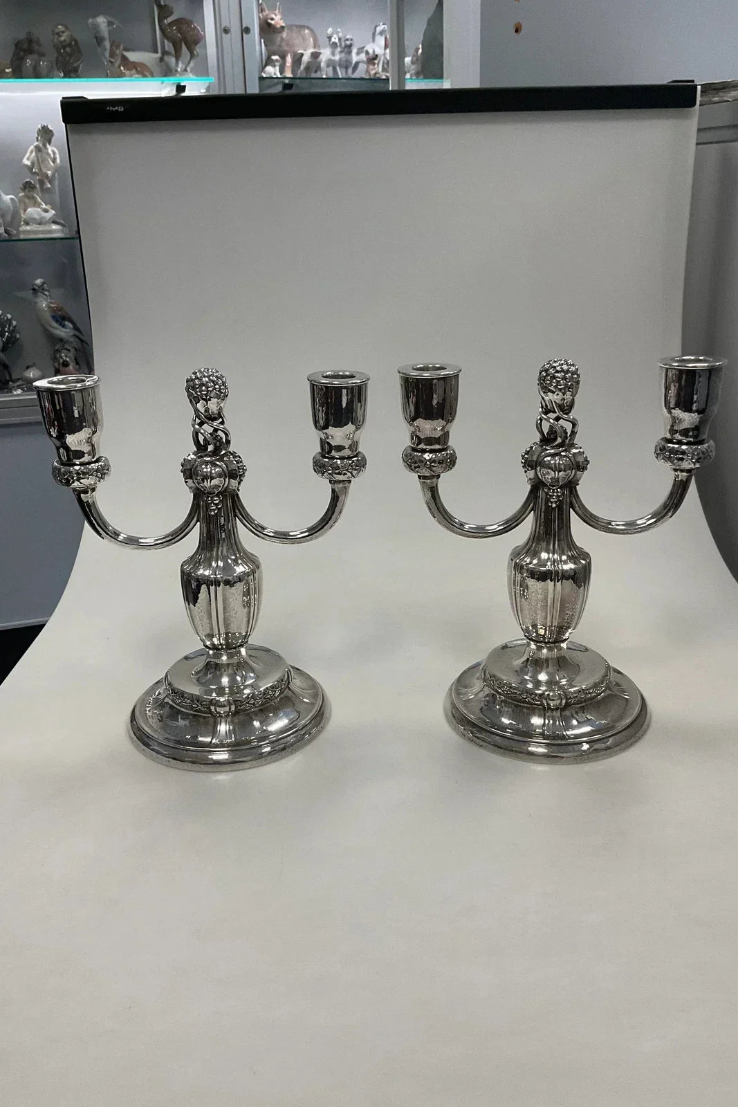 Paire de bougeoirs en argent