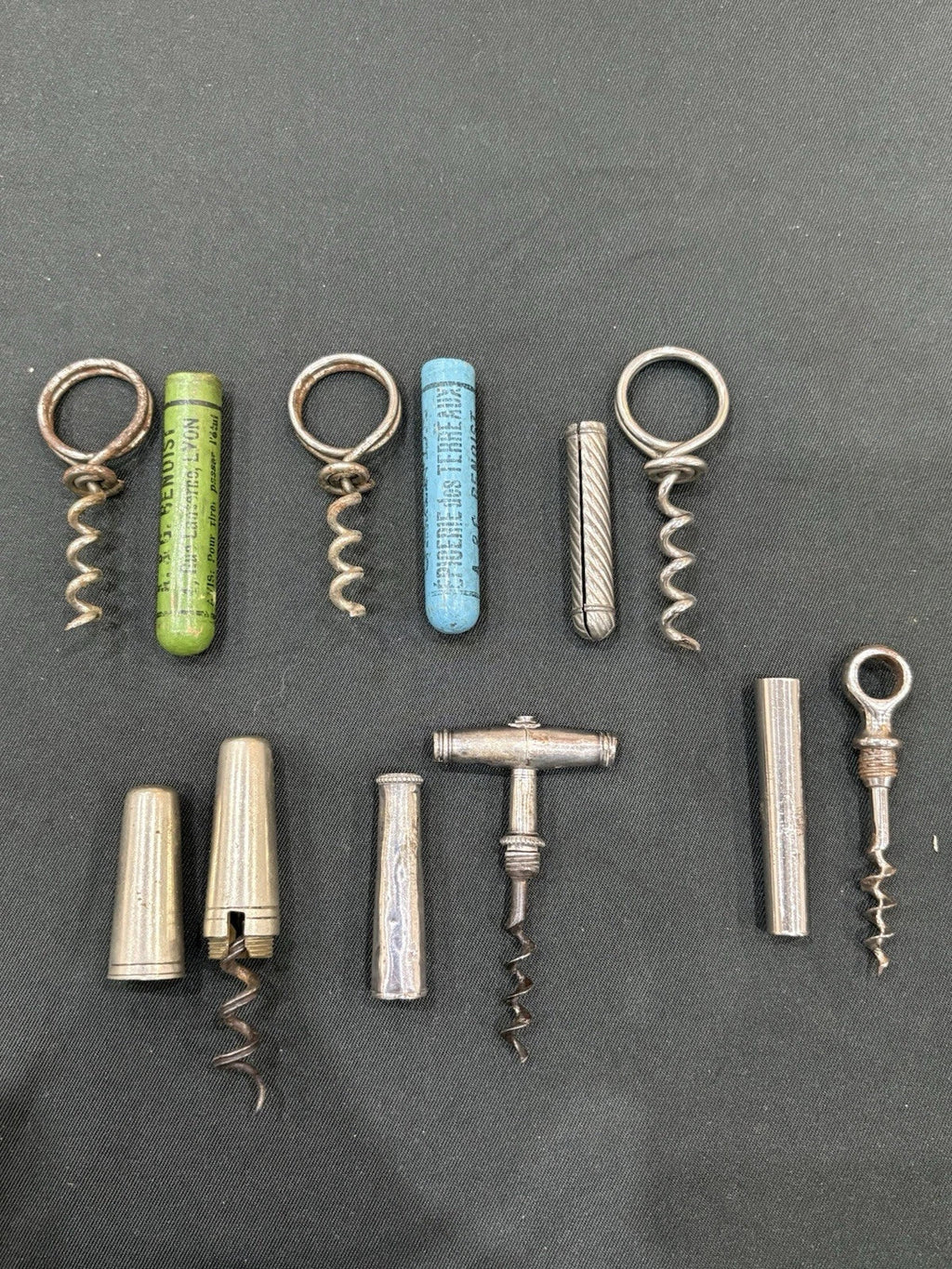 T39 – 6er-Set antike Korkenzieher mit Etuis