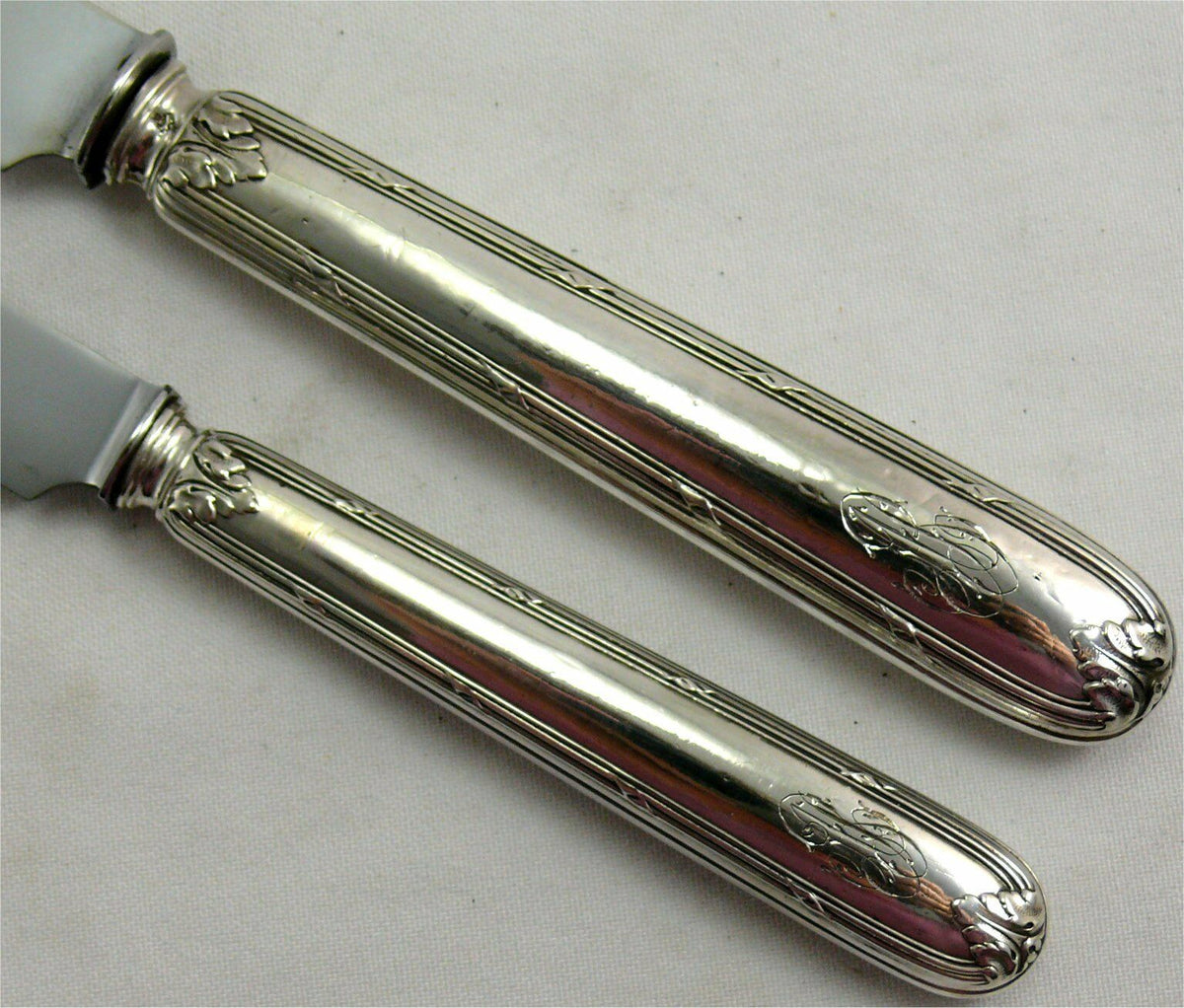 Coffret de 24 couteaux argent fourré modèle Rubans Minerve