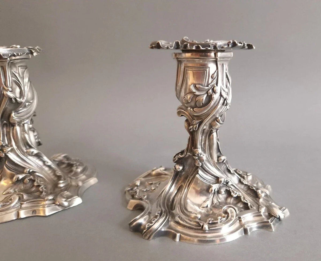 Paire de bougeoirs en argent massif