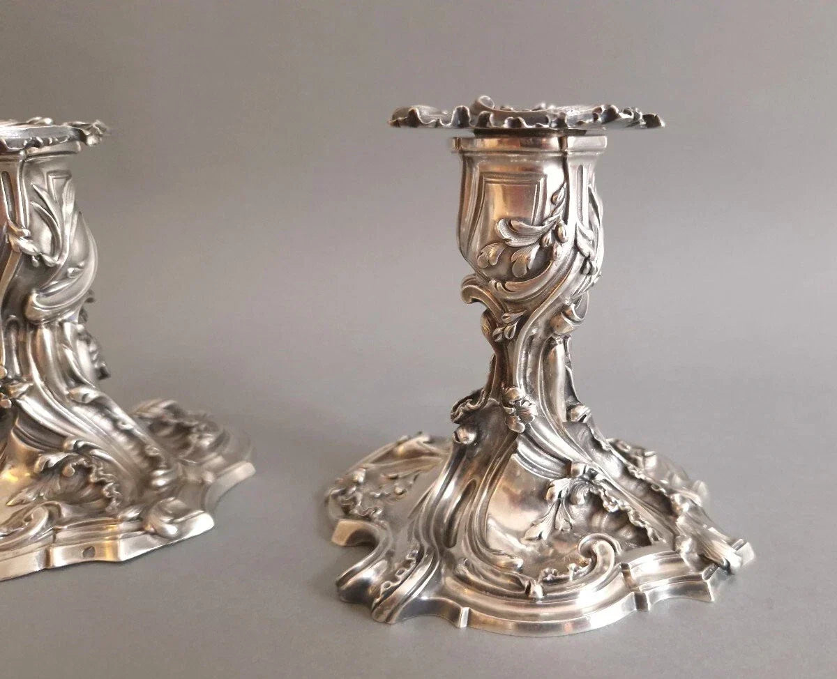 Paire de bougeoirs en argent massif