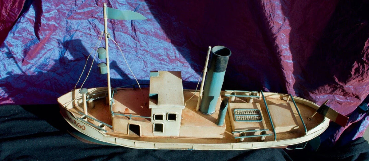 Ancien Bateau-jouet en tôle peinte années 1950