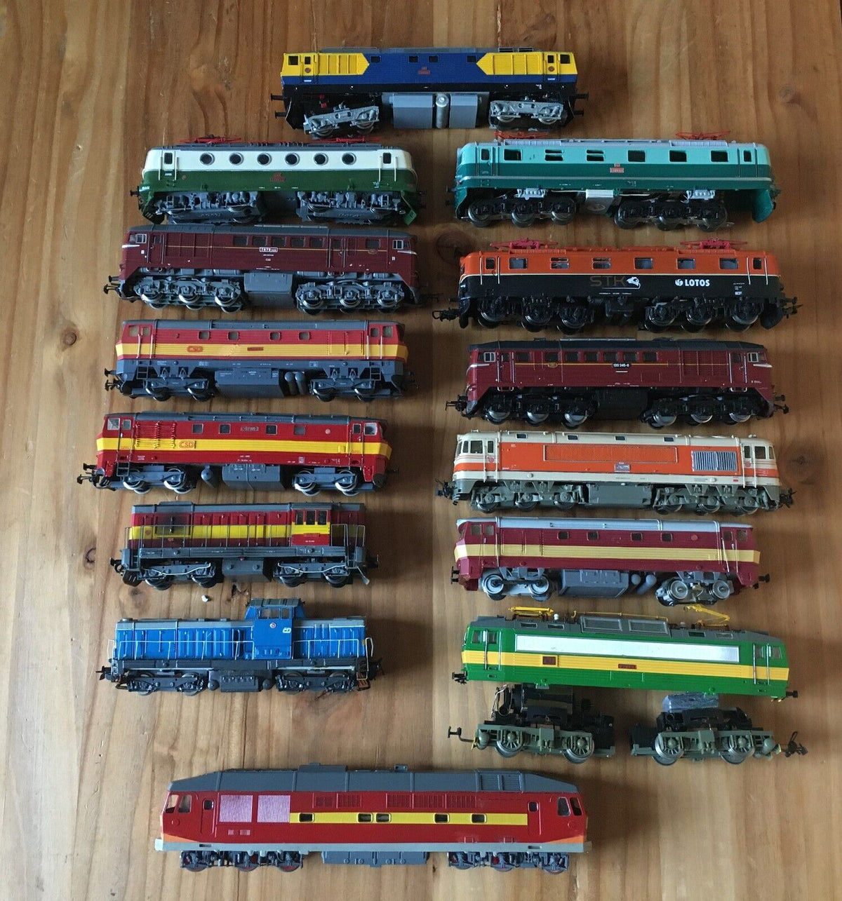 14 LOCOMOTIVES HO CSD MOTORISATION ROCO CSTRAIN
