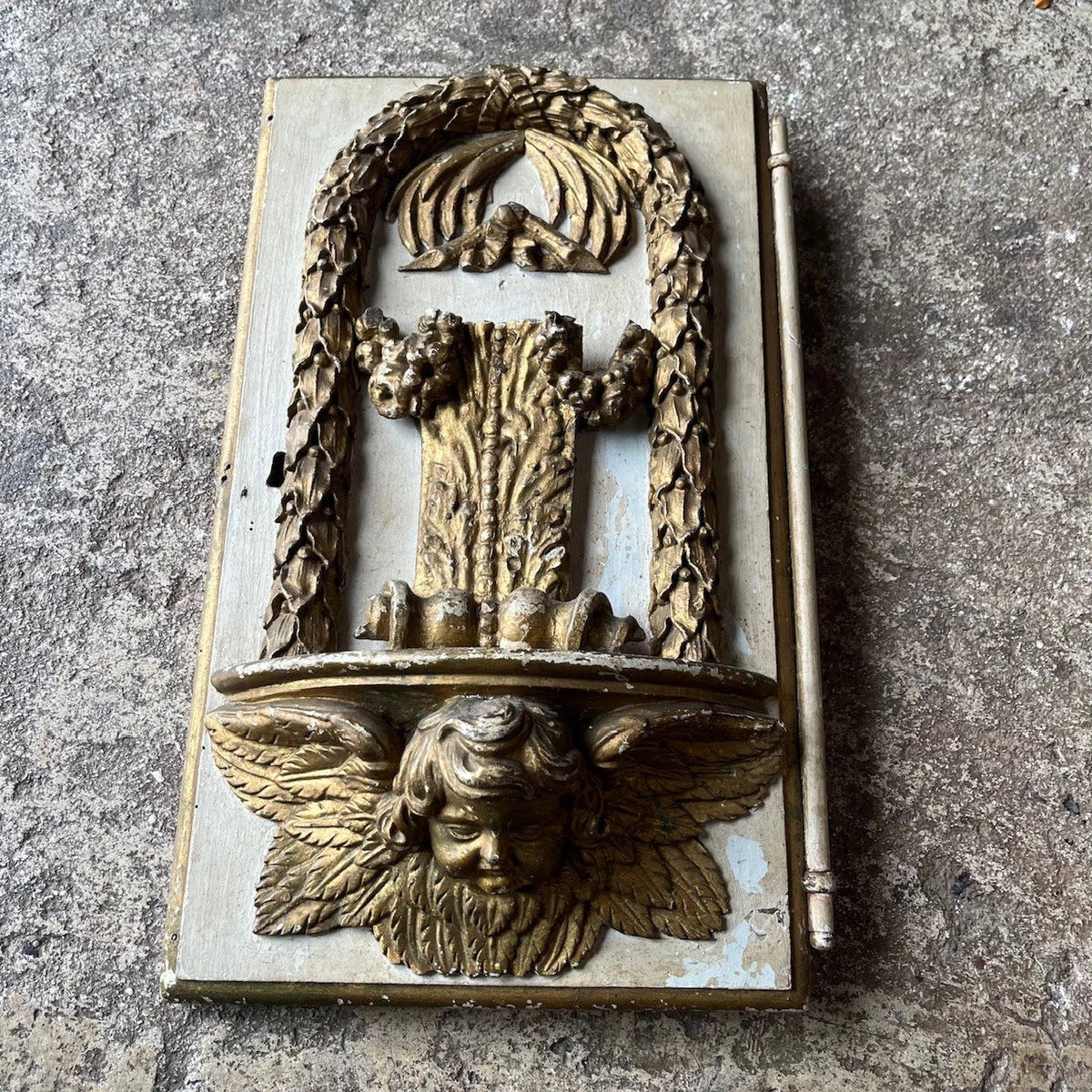 Ancienne porte de tabernacle XVIIIe – Église de Vouvant – Bois sculpté et doré