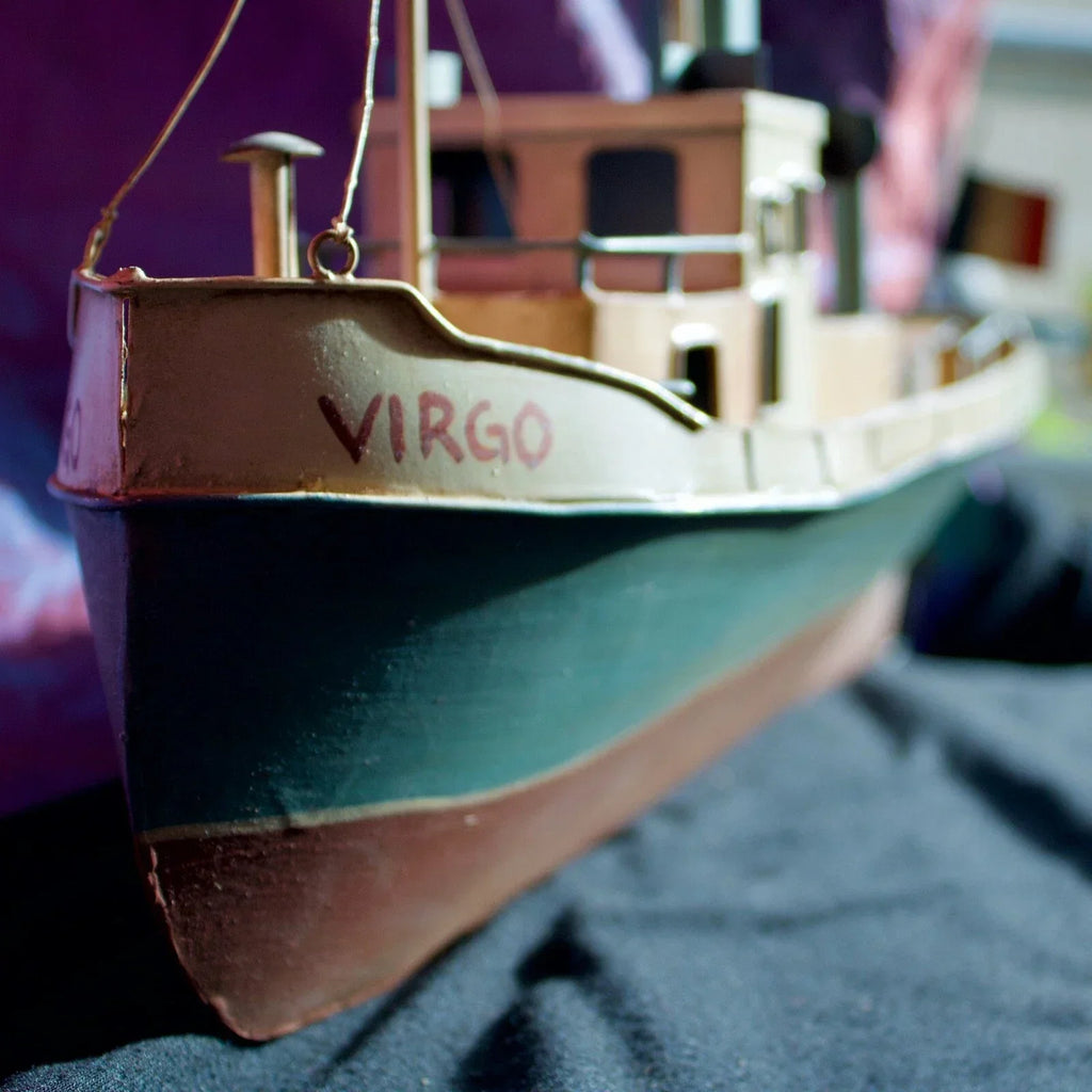 Ancien Bateau-jouet en tôle peinte années 1950
